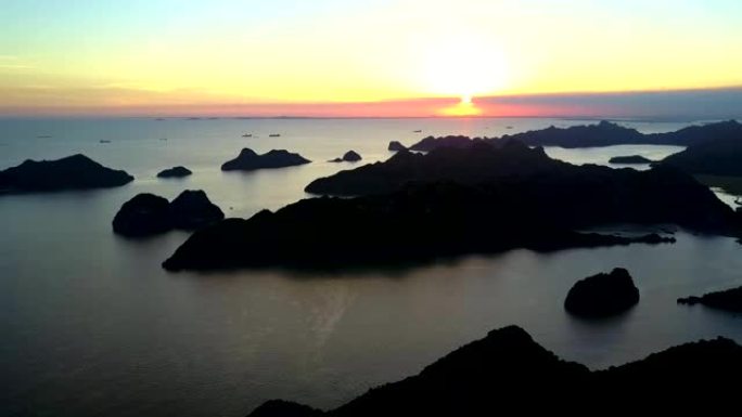 无人机在日落时分显示海湾中的岛屿轮廓