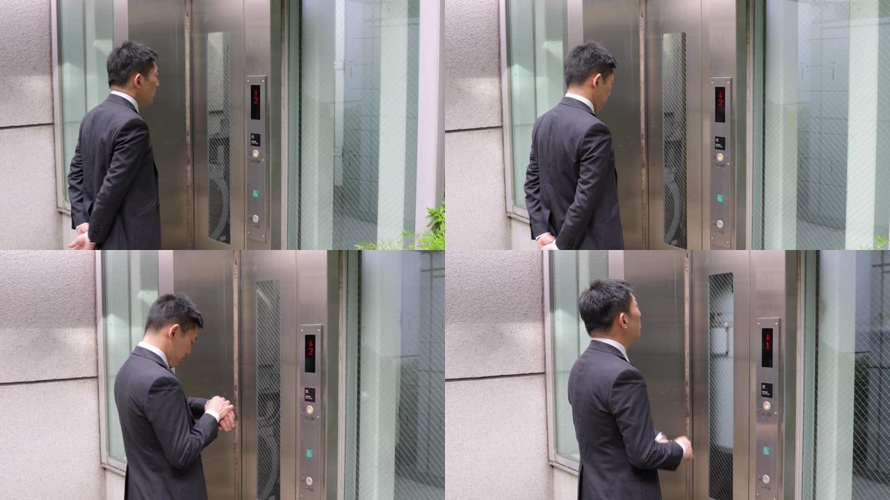 日本商人乘电梯