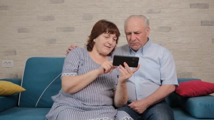高加索养老金领取者正在由年迈的妻子帮助新的智能手机应用程序