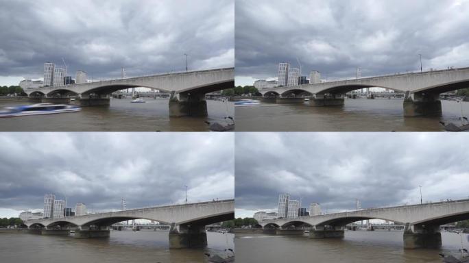 时间流逝。浮云从泰晤士河上的一座桥上掠过。