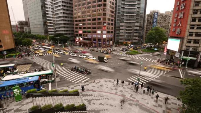 台北交通的时间流逝，背景中的城市景观