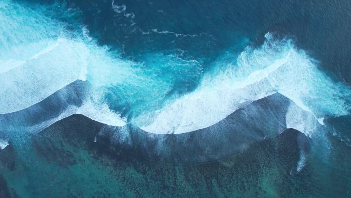 【4K航拍】俯拍海面上波光粼粼-气吞山河