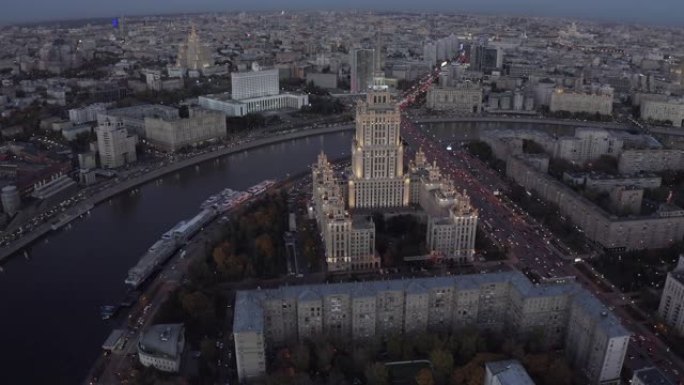莫斯科市与莫斯科河在俄罗斯联邦，莫斯科天际线与历史建筑摩天大楼，鸟瞰图，俄罗斯，4K