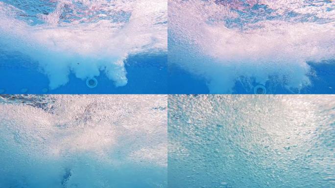 气泡上升到表面。泳池水底蓝色泳池水下泳池