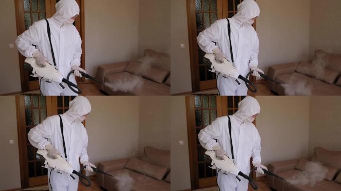 穿着防护服的男人从公寓的冠状病毒中净化