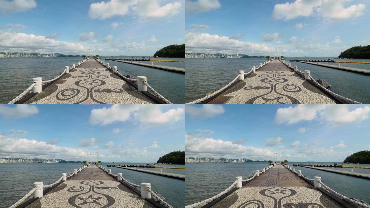 巴西圣卡塔琳娜州巴尔内里奥坎博留巴拉苏尔码头景观