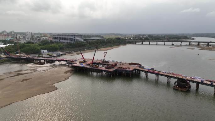 航拍海南陵水县陵水河 椰林大桥 城市风光