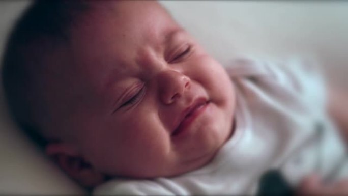 婴儿新生儿睡眠和做梦反应