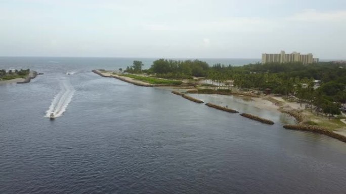 佛罗里达州朱庇特的热带入口和海洋鸟瞰图