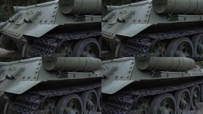苏联军队的旧坦克。复古坦克的慢动作。