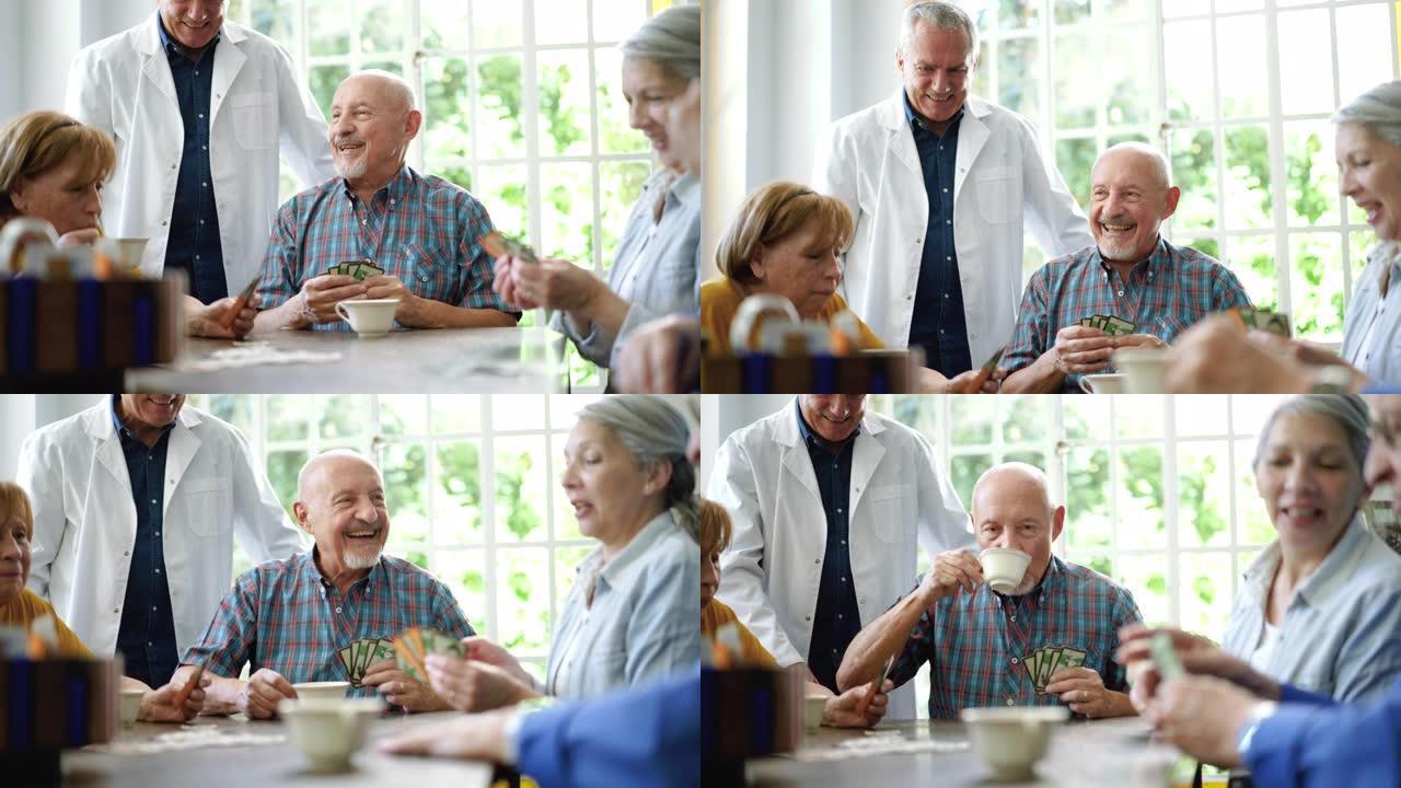 老年人在疗养院玩牌