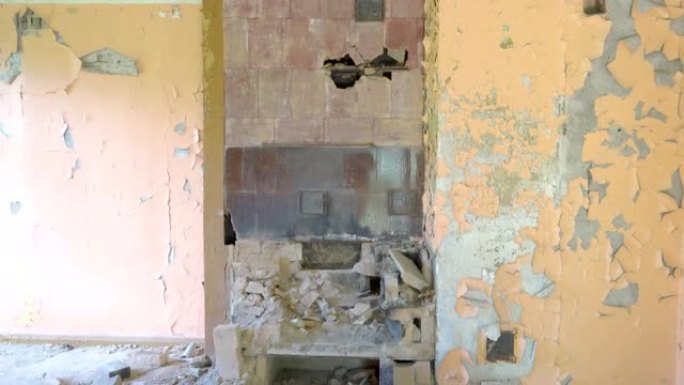 被毁房屋的墙漆剥落