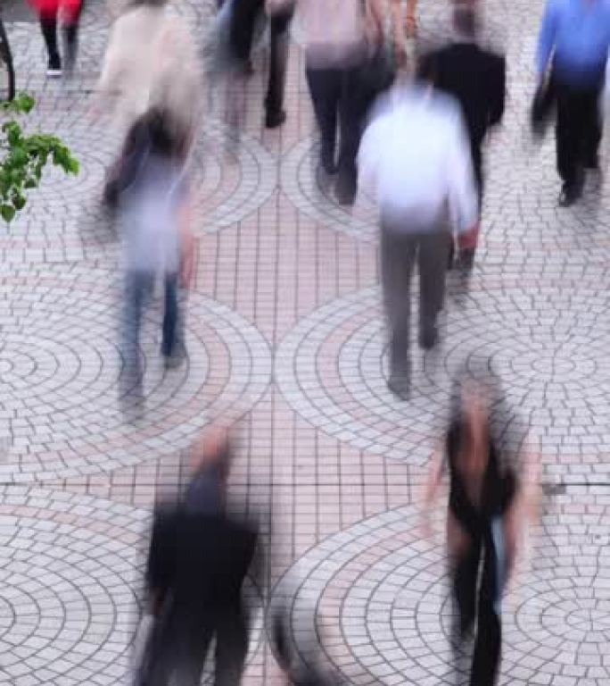 拥挤的人行道时间流逝