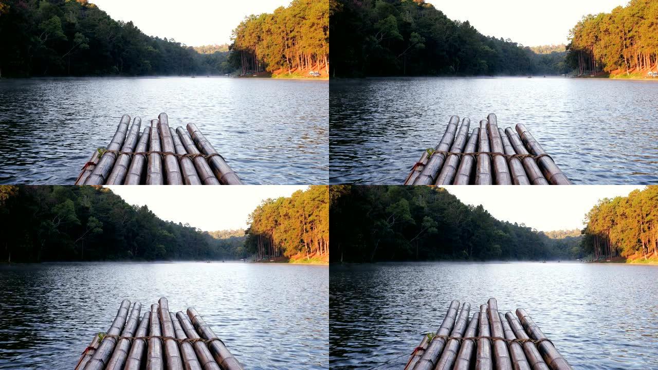 泰国湄宏顺庞洞 (庞塘水库) 湖上的竹筏。湖边度假。