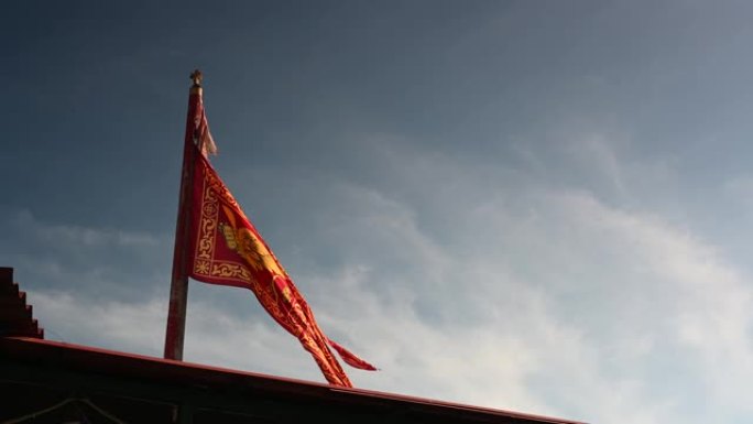 意大利威尼斯-泻湖城市的守护神圣马可的旗帜，在大运河附近挥舞
