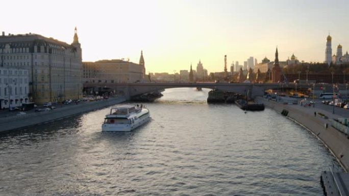 莫斯科大堤、莫斯科大剧院和克里姆林宫的景色