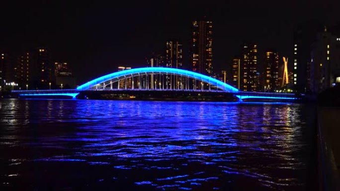 塔公寓与夜宿隅田川沿海滨长廊的Eitai桥