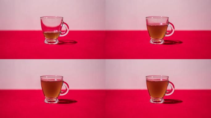 杯子里装满了停止运动的茶