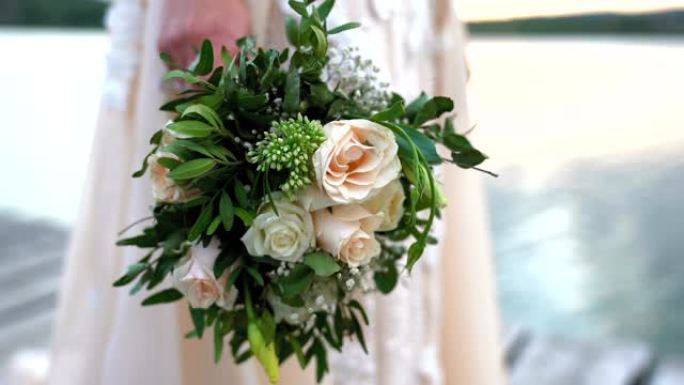 新娘手持婚礼花束精美动人雅致淡雅清新鲜花