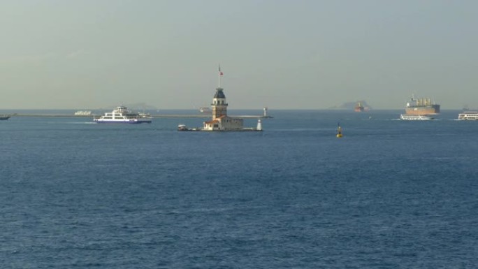 博斯普鲁斯海峡入口处有船只的海景