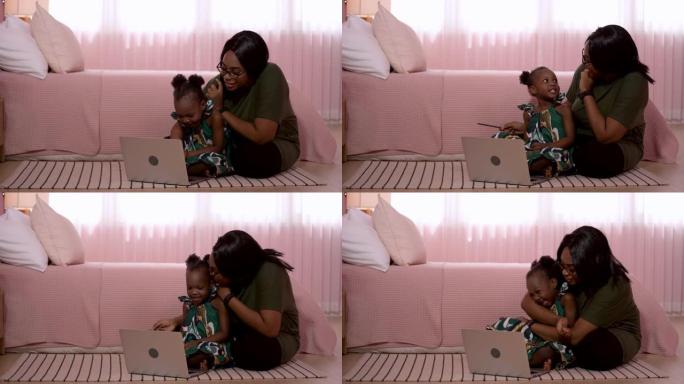 快乐的家庭非洲母亲和孩子一起学习，同时坐在卧室里。妈妈教她的时候非洲女孩画画。