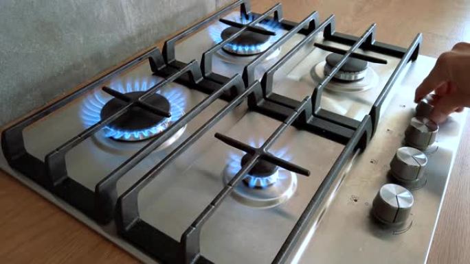 厨房家用燃烧器打开钢或铁炉，烹饪火焰。手天然气发炎