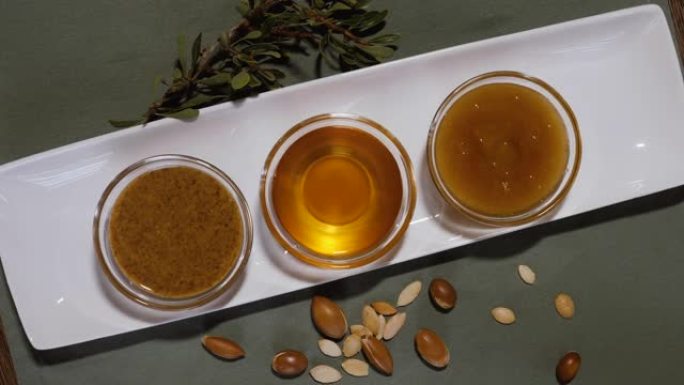 玻璃碗上纯正宗的摩洛哥坚果油，摩洛哥坚果蜜和由摩洛哥坚果油制成的传统Amlou。