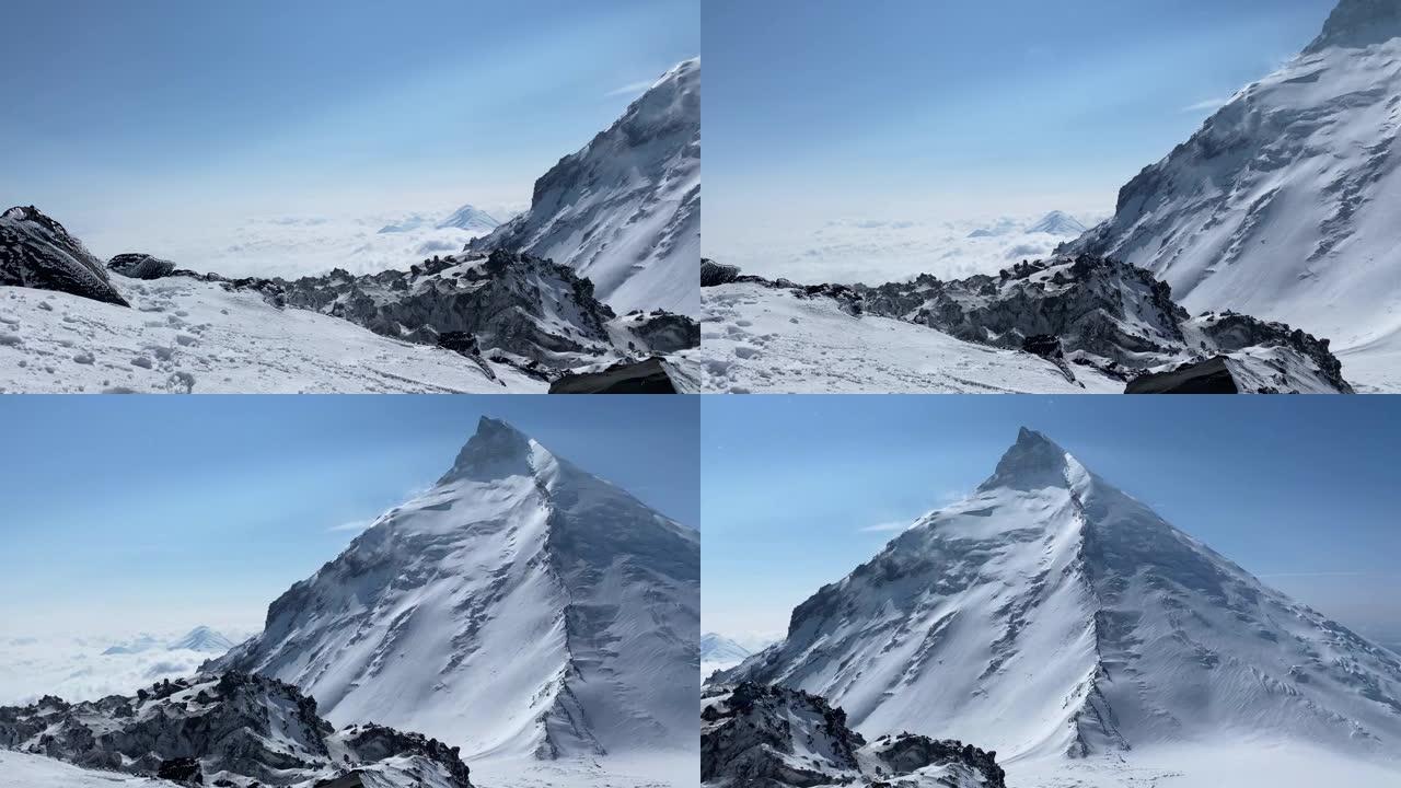 白雪覆盖的假面火山的鸟瞰图。海拔3900米的Klyuchevskaya Sopka火山的郊区。
