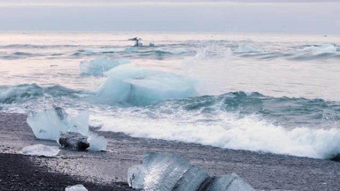 冰岛黑沙海滩冰山