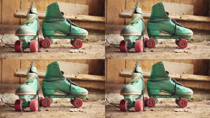 旧绿色轮滑鞋，带红色轮子，呈棚子/正面和侧面视图