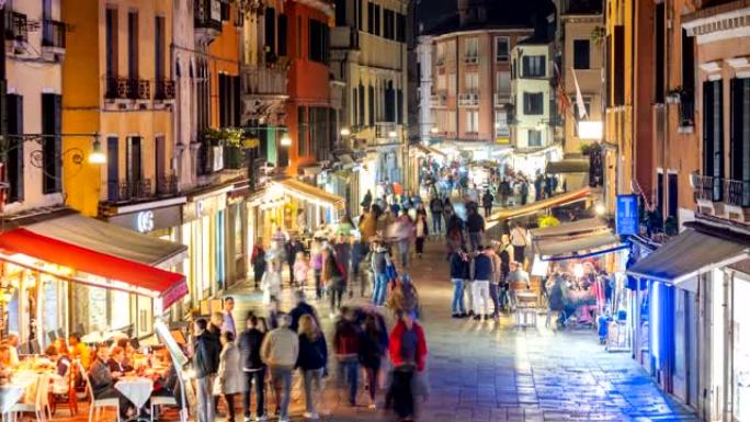 Tourist crowd shopping in street market at Rialto 