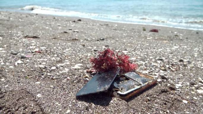 海滩上的手机坏了