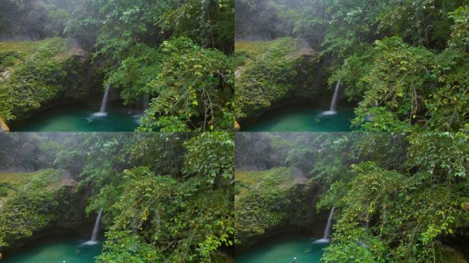 菲律宾宿雾Kawasan瀑布上游泳的人们的鸟瞰图