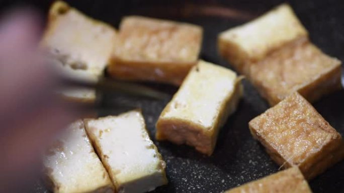 炒豆腐切割韭菜美食厨师