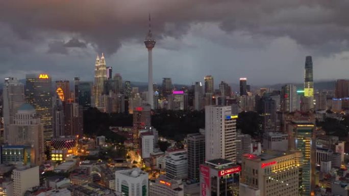 黄昏照明风暴天空吉隆坡市中心航空全景4k马来西亚