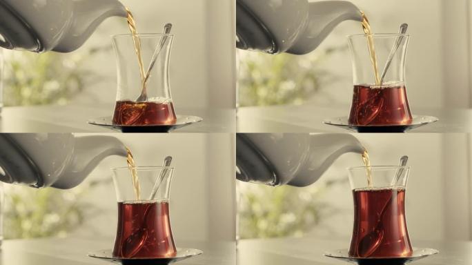 土耳其茶正在倒入玻璃杯中