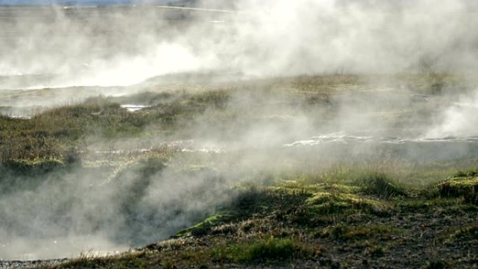 冰岛矿泉流出的热水。