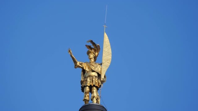 贝加莫圣亚历山德罗雕像。