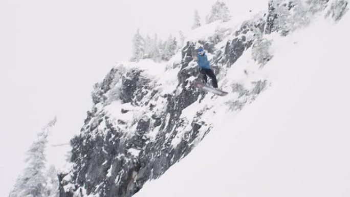 单板滑雪从山岩崖跳起大空中技巧，变成粉雪，然后摔倒坠毁