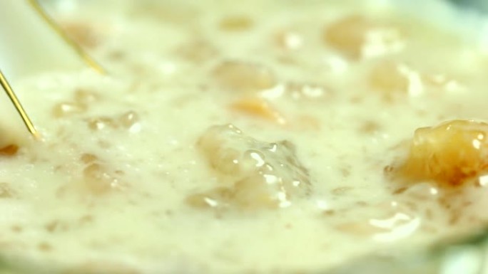 椰子奶油或Buo Loi饺子