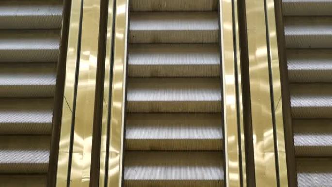 布加勒斯特地铁站中的现代自动扶梯。上楼梯。