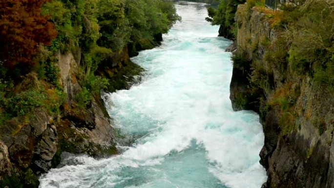 新西兰的胡卡瀑布