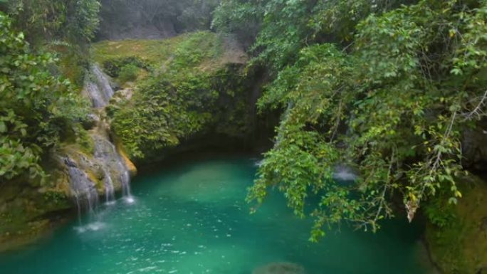 菲律宾具有绿色自然和自然热带环境的Kawasan瀑布的空中景观