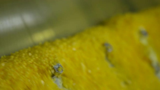 黄色硫颗粒落在轮胎制造过程宏观