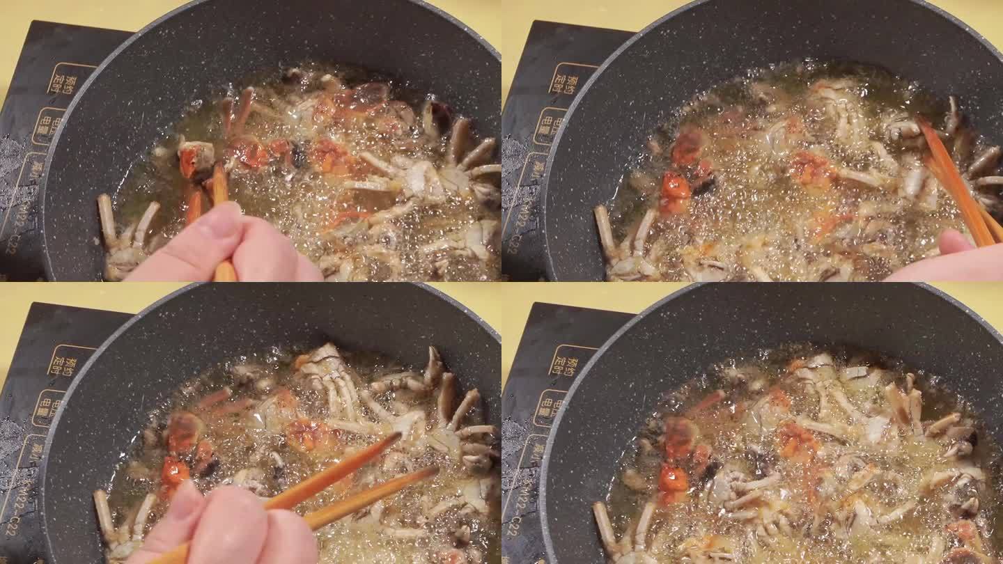螃蟹裹淀粉下油锅炸香辣蟹炸大闸蟹 (4)