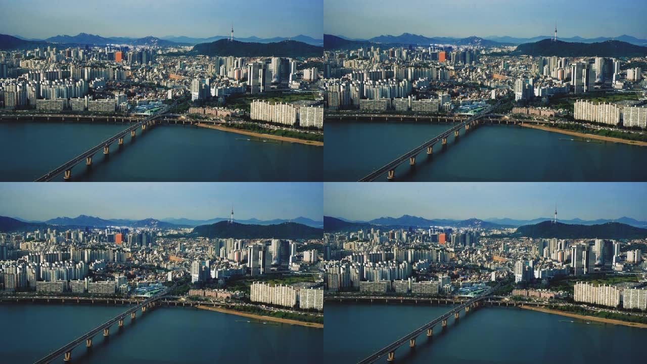 韩国首尔市天际线和N首尔塔与交通桥的空中拍摄。