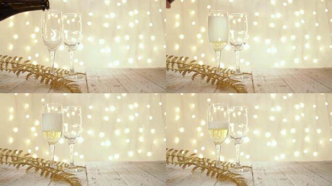 将香槟倒入杯中，在木桌上的起泡酒中。模糊花环的背景，圣诞灯。空着文字，新年贺卡表示祝贺。