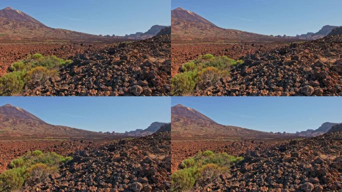火山景观。背景中的红石岩石和山顶。它可以用来说明火星上的生命，将宇航员降落在另一个星球上