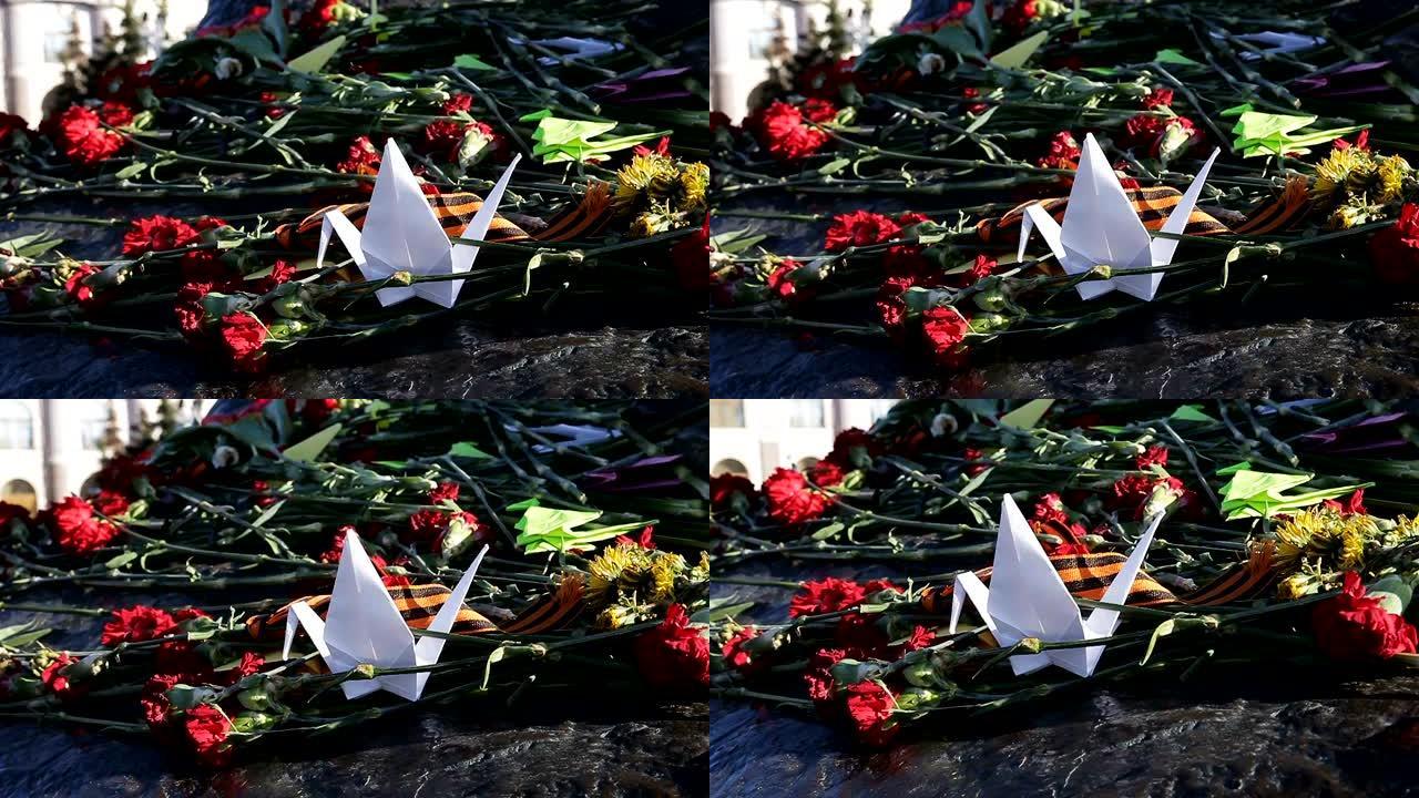 胜利日纪念碑死英雄上的特写花朵