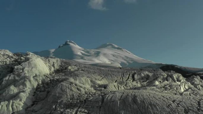 埃尔布鲁斯冰川的鸟瞰图